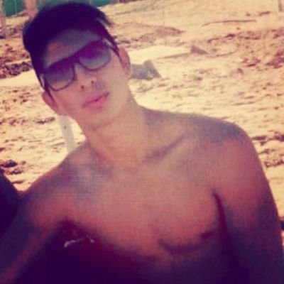 Estudiante-bajista y me gusta la musica