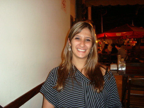 lailamanoelina's profile picture. eu choro, dou risada, sofro, me alegro pelo que  sinto, meu universo  evolui em torno da sensiblidade e das emoções....