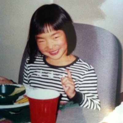 _annatravers's profile picture. It's not you, it's your eyebrows.