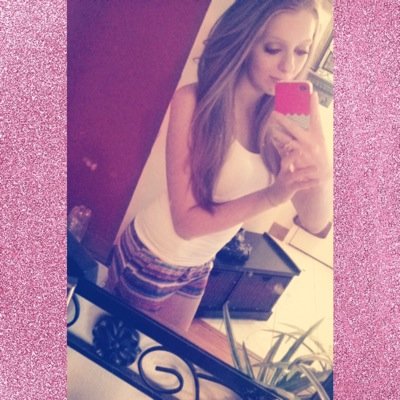 -Kelsey Lee Constant 
- 22 
- mommy of 2  
- single