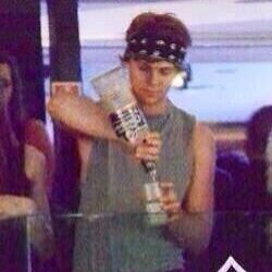 follow @silvia5sosx for a dm to luke+band