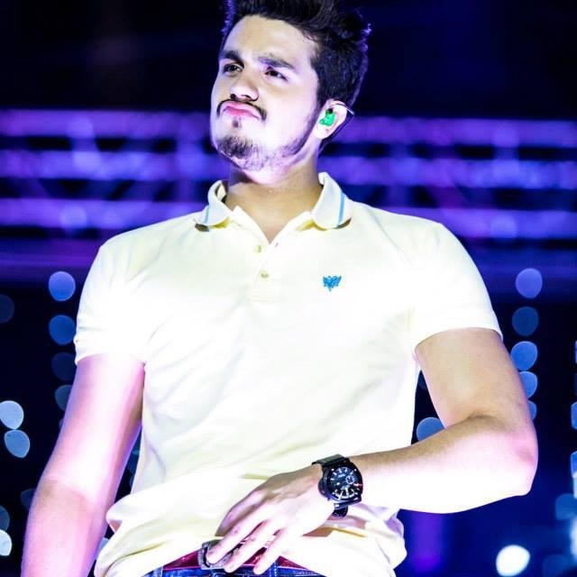 Com Luan Santana minha vida fica completa ♥
                   Luan Rafael ♥
  04/06/2013 3