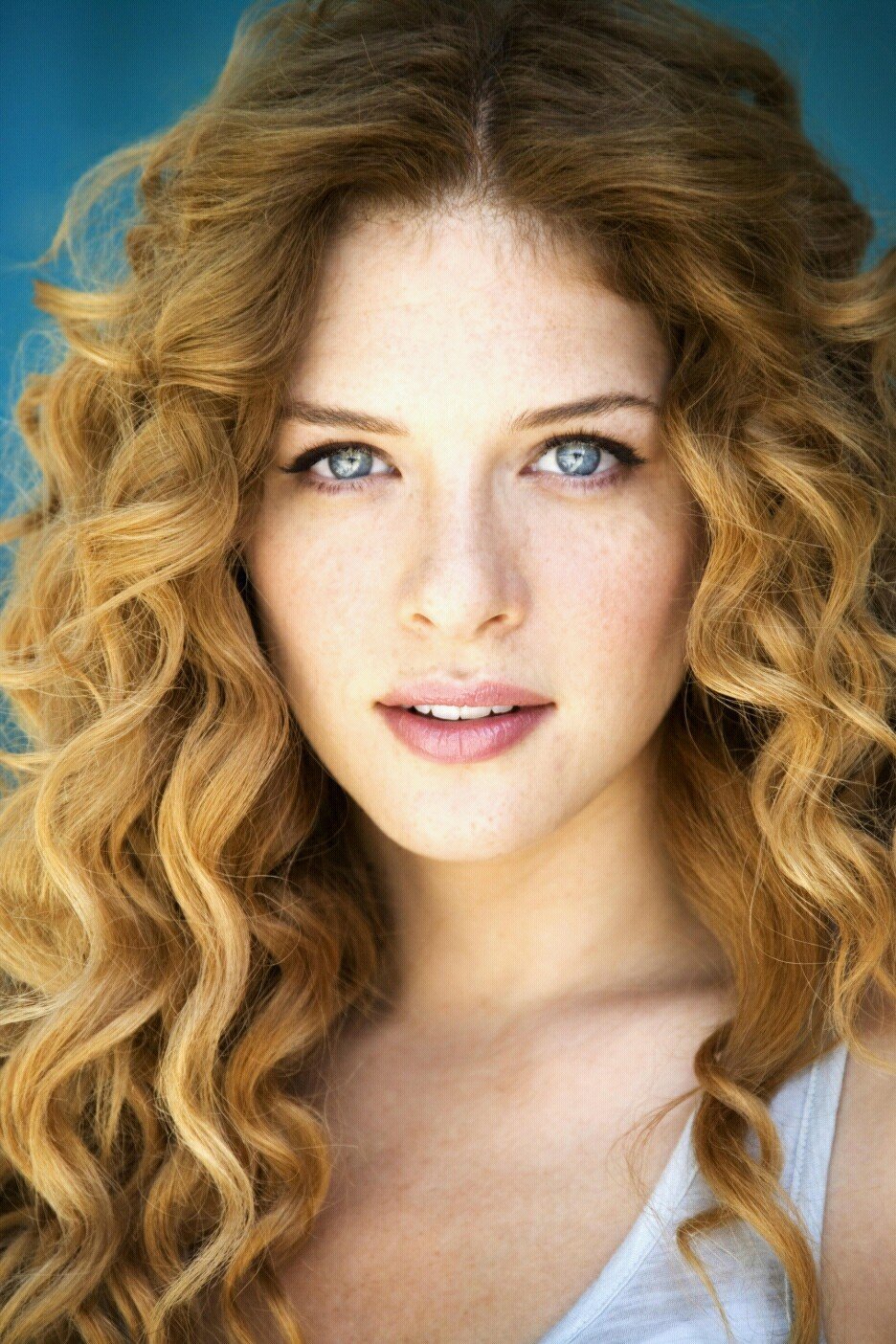 Reína de las hadas. Bonita como los ángeles, malvada como los demonios. Preciosa, traicionera. No miento, pero sí juego con la verdad. Inmortal. રֆ