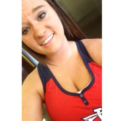 _alyssakatelyn's profile picture. she's a little bit complicated, she'll make up her mind just to change it. kinda girl that keeps you waitin', waitin' around