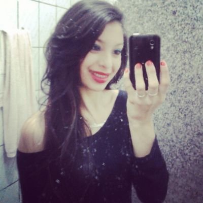 sonhadora, brincalhona, sorridente e amiga essa sou eu :)