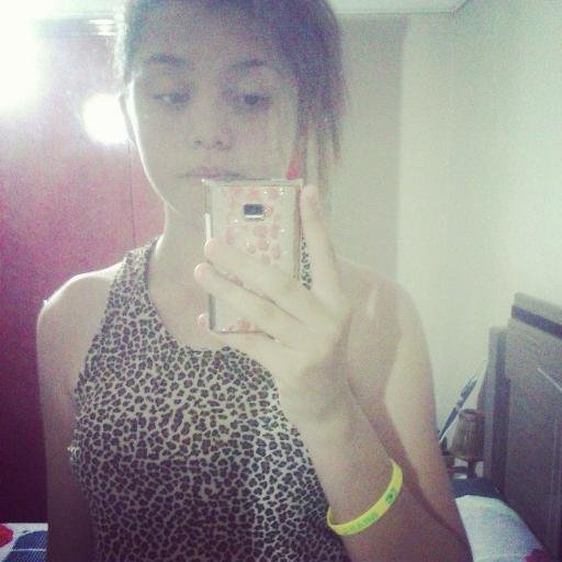 - Complicada & perfeitinha ♪ , sigo todos de volta :*