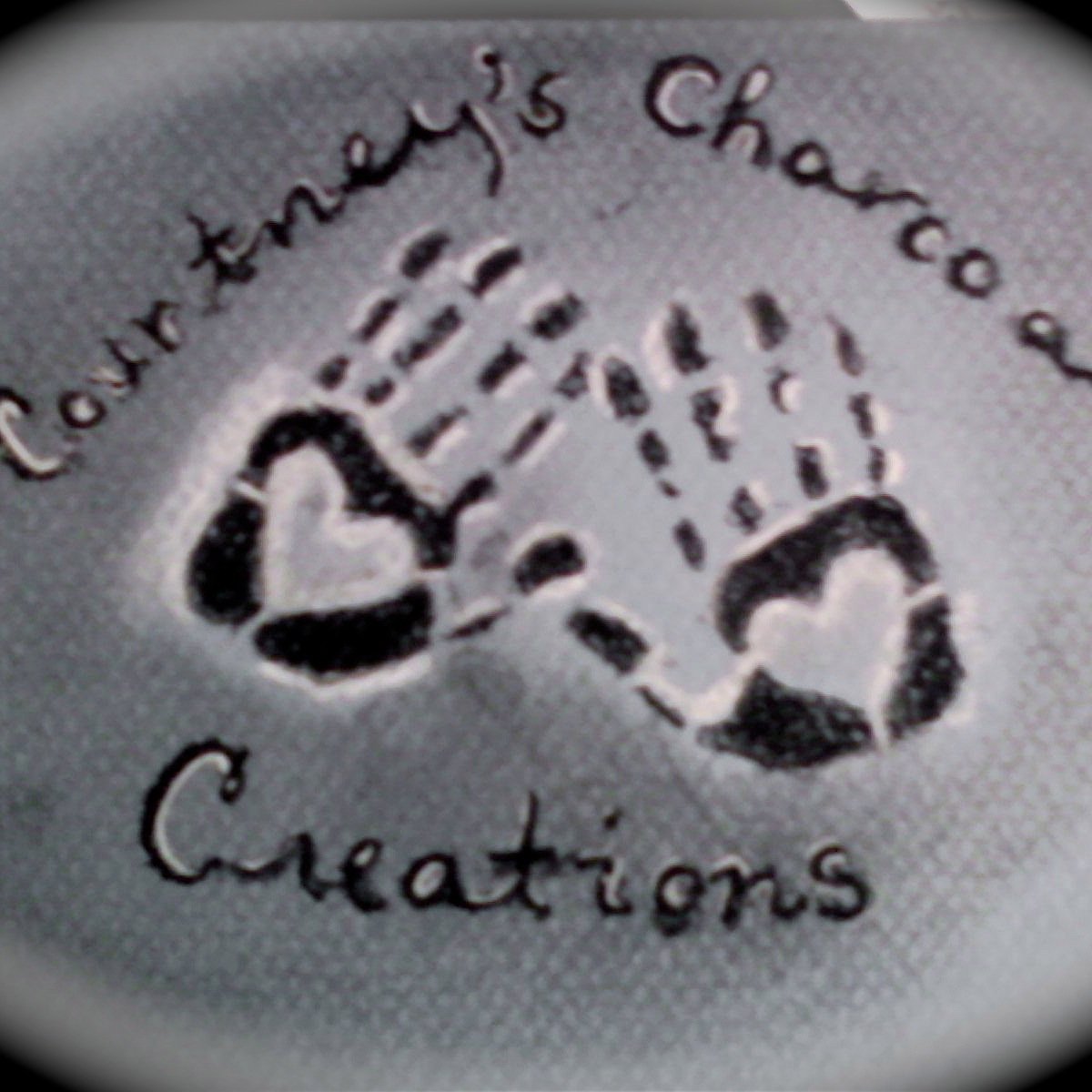 charcoalcreate's profile picture. Aspiring Artist/Medical Laboratory Science student