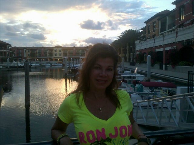 CAROPLAZ's profile picture. Vendedora innata!!!   Real State, madre, hija, AA Hospitality & Hotel Management  ...Amo mi país, viví y estudié en el USA  y  Paris 
. Union, Luz, tolerancia