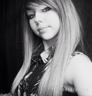 Si ma bouche parle mal c'est que mon cœur s'y engage.
09062011.23062014♡