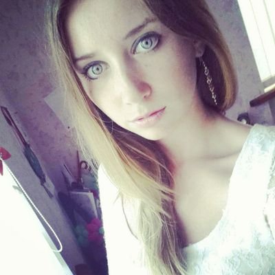 JuliaOxsy's profile picture. 