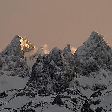 Sangre madrileña y toledana, corazón asturiano. Me encanta la naturaleza e ir de monte. Practico yoga y meditación.
