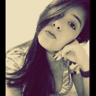 Apague c/ um sorriso,toda a tristeza que te invade.Não dando alegria aos que te odeiam de te ver triste,mas dando aos que te amam a alegria de te ver sorrindo