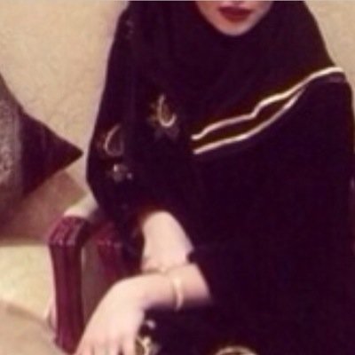 ‏‏انا آنثى مزاجيه ذات مفردات عنيده لست مجبوره على تبرير موآقفي لمن يسيء آلظن آتحدث بعفويه آضحك بشده أغار بجنون وآعشق بخجل