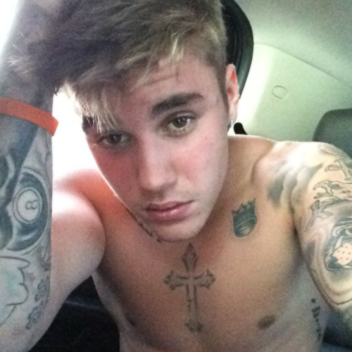 justin bieber me aguarde vc ainda vai they hold on tight comigo e vamos ter dois filhos e um cachoro chamado rex