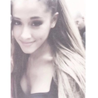 vowarianagrande's profile picture. #zkApes