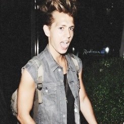 Free follow from @caitpoynterx follow her! She follows back :)