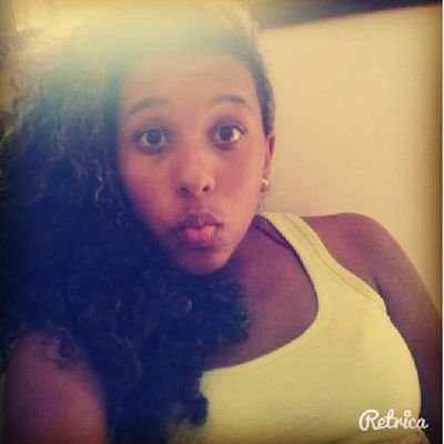 Ela é um poço de qualidade e defeito
E cada jeito dela é uma emoção..♡♡