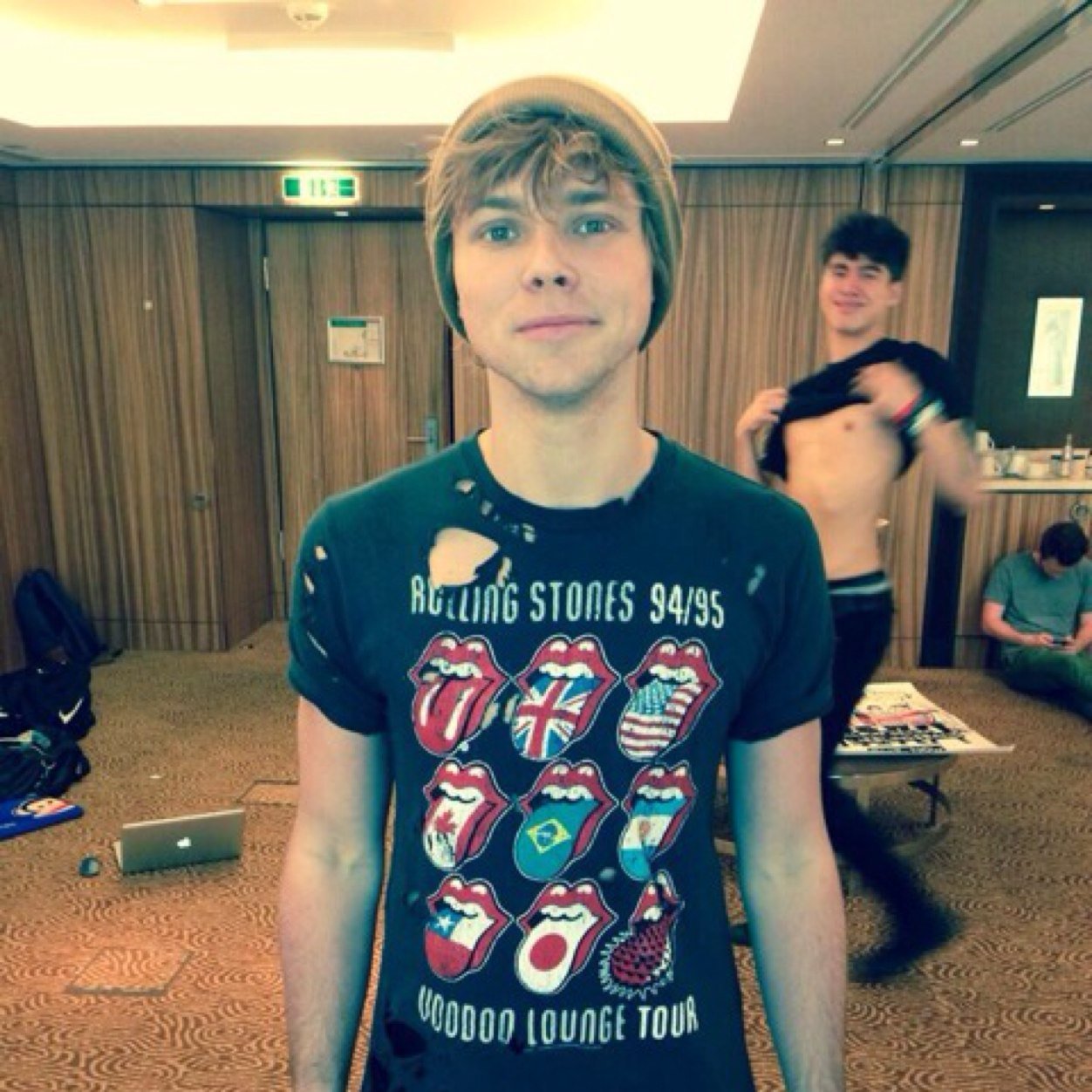 I love @Ashton5SOS!!!!! He is an angle sent diwn from hevan for me!!!!