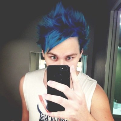 Hey pls go follow @ordinnarrygurl