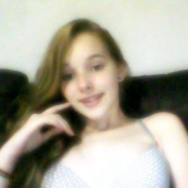 Loira , aquariana , amoo raaap , sou irritaante , dramaticaa , chata , boba , sensíveel , louca , Colorada & Feliiiz !
Foco , Força & Fé (yn)