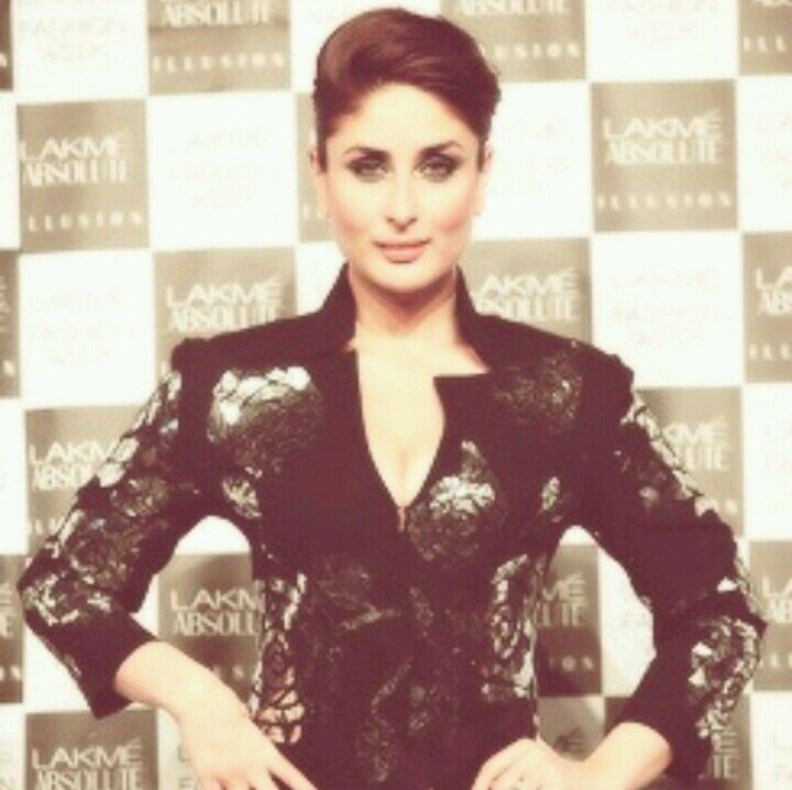 I love bebo so so much she is queen of bollywood ♥ kareena we with you all the time forever ♥ ومن لا يحب ملكة بوليوود ؟فهذه مشكله #kareenakapoor