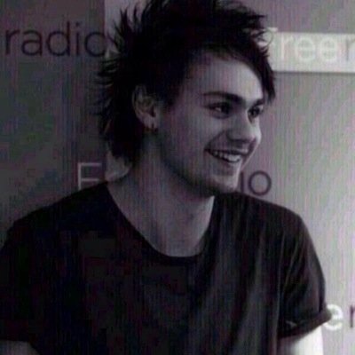 #vote5sos if you send DMs to the boys use @catchmecas instead of this handle. tysm. (luke already follows me so if i rt for that ignore)