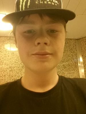 hej alla på twitter jag är en 17 åring som älskar att spela och att träffa kompisar