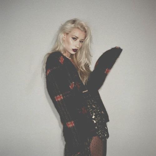 You're the smell before rain, you're the blood in my veins.                                          || @theonlyreascn is my babe ||