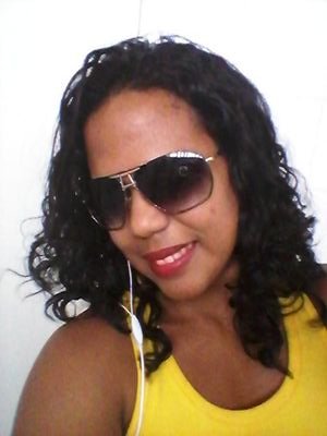 Uma mulher com todas as qualidades e defeitos, mais com esperança de espalhar pelo mundo ou a quem lhe for próximo o amor.