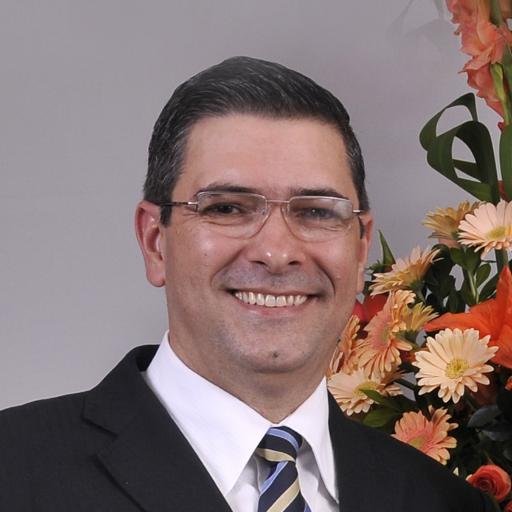 Perito Criminal Aposentado da Polícia Científica do Estado de Santa Catarina.