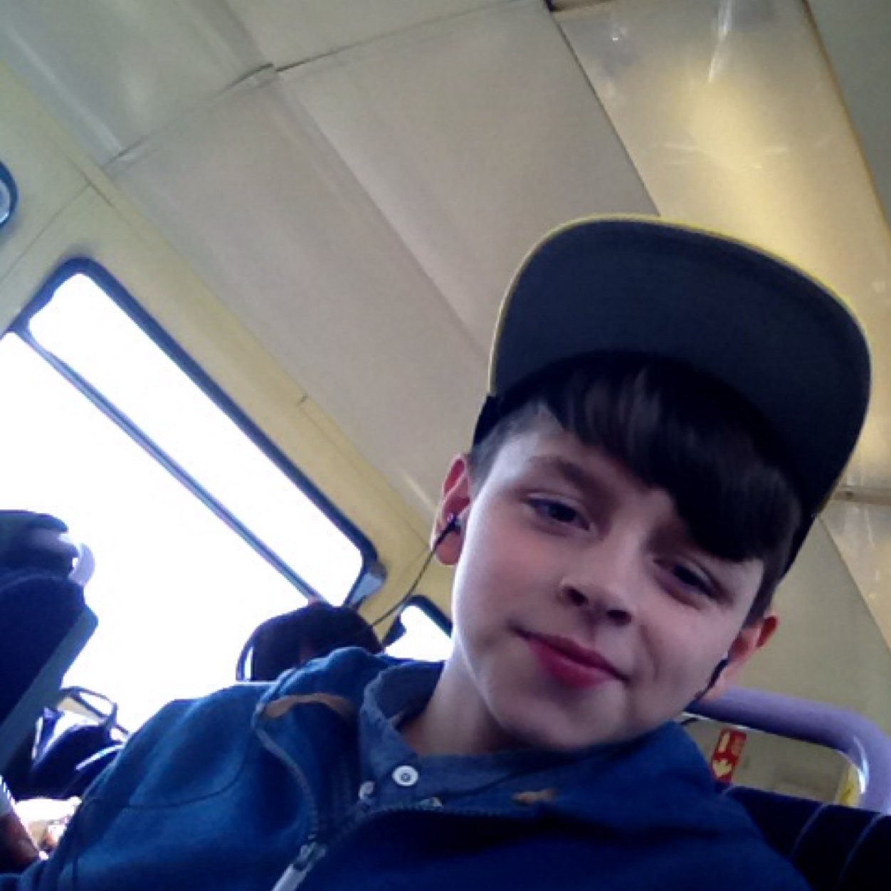 My name is tom, i support man city, and i play for birkdale :) i want to reach 100 followers