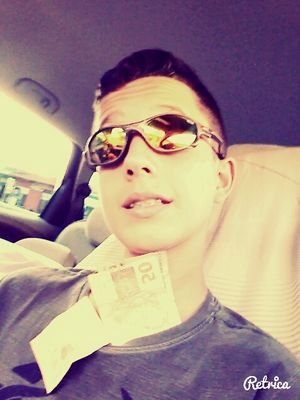 He_nrri's profile picture. 