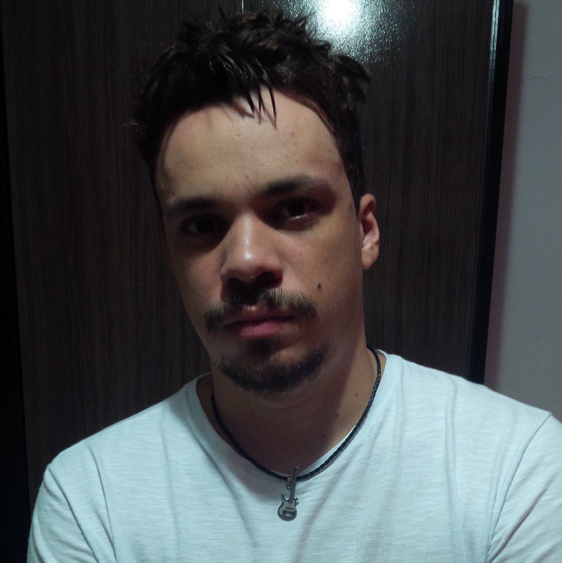 músico violonista e guitarrista.