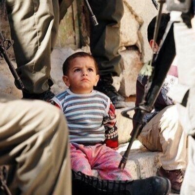 الحُب أن أكتفي بكِ ولا أكتفي منكِ أبداً...