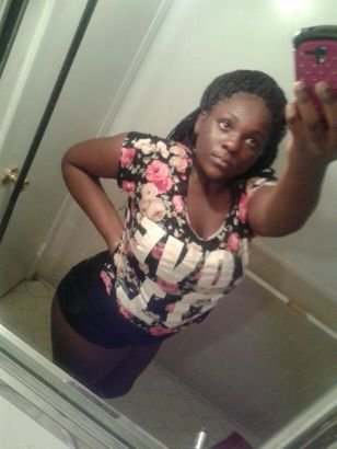 Im 5'2 darkskinned love to have fun and im a chilled laid back female