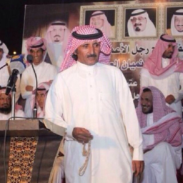 a: الجمايل دايمه والسوالف ما تدوم والسنين تروح من دون ما ندريبها وقفة ماهيب تنشاف في وقت اللزوم فالرخا لا منّها جات ويش أبغي بها لشاعرها
