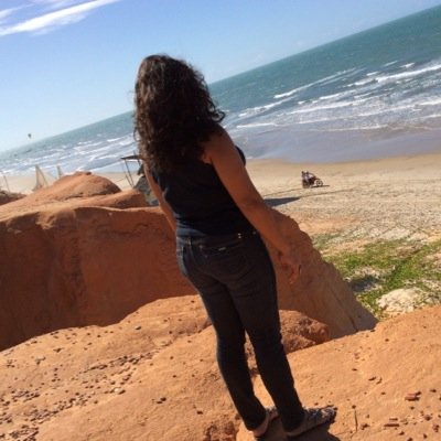 Sou uma mulher cearense, nordestina, brasileira e latina-americana. Desisto é porra.