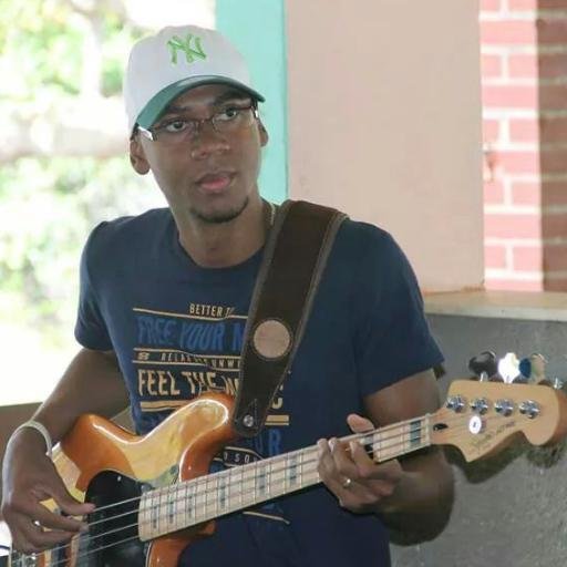 Adorador, amante da boa música, contrabaixista nas bandas Praise Soul, Ártios e Vocal Soul.