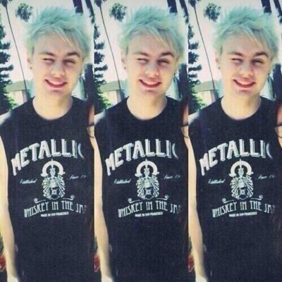 ❋ hello love, you just got a free follow from @mukesfxryfloss if you are not already, please go follow her! Stay strong beautiful ❋ help me get to 1k??