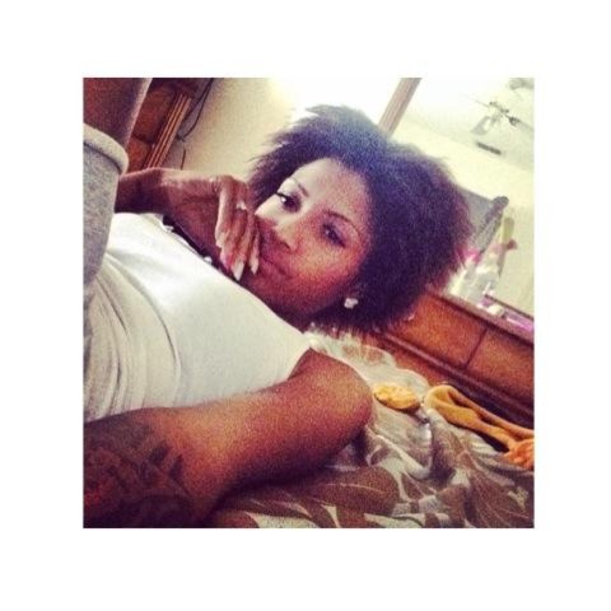 ·Trust Few . Stay Focus . Keep Motivated . & Pull Through. 
FOLLOW me on IG @shawtyyma 
#NoDaysOff #LoyaltyBeforeRoyalty #Blessed