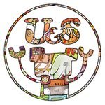 uands2012's profile picture. 【チモ：ストーリー紹介】
都市内の道路は、地下鉄工事のせいであちこち掘り返され、今や穴だらけになっています。長い間、地中に住んでいた「ベアフットファミリー」とは、裸足で、そして手足に毛がある妖精のこと。穴から地上に出てきて、さまざまな面白いことを探し始めました。