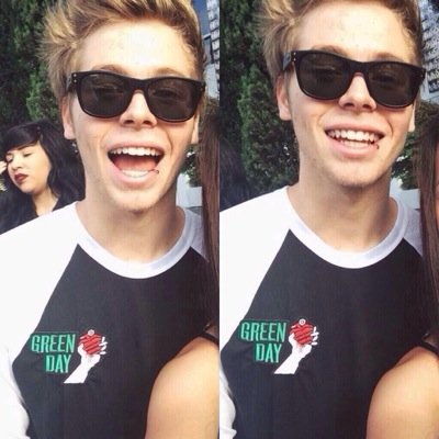 Free follow from @poppunkmukee , follow and she will follow back! Also please click this link to help me meet 5sos!
