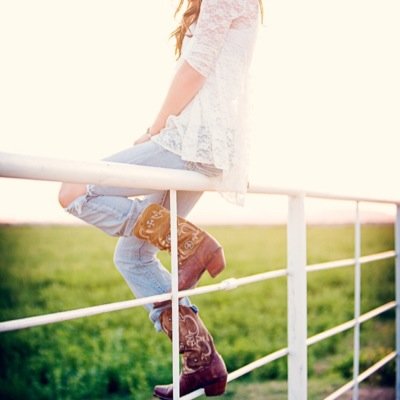 •Christian•LONE STAR STATE is home•Boot wearing southerner•Dancehall dreamer•Love all•Stay classy, stay country•