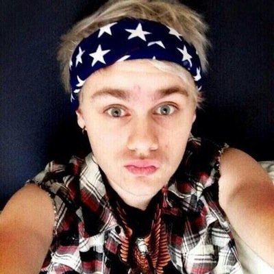 If mikey is your sunshine follow @mikeysmileforme bc who wouldnt wanna see their sunshine smiling? If not follow anyway bc she gave u this free follow. :-)