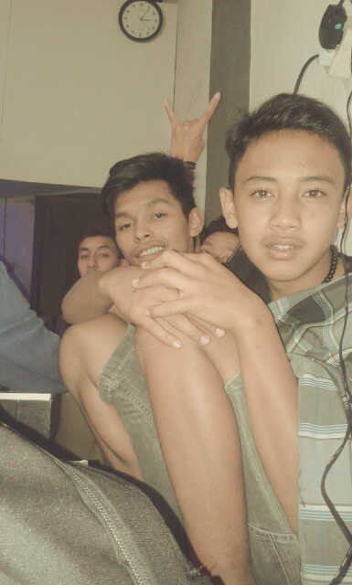 sahrul92515274's profile picture. Kawan-Kawan Klo kita tau Orang nya 
 Kita Datangin orang nya bohhh 
 
 Udah Geram Tngan Khu Nie — dengan Delapan'z April dan Tamiie Azz Veace.