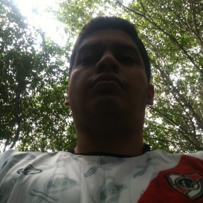 estudiante de la universidad Laica en Gye, hincha a muerte del C.S. Emelec.... futbolista hasta quedarme sin piernas ...  #CR3 mi distintivo