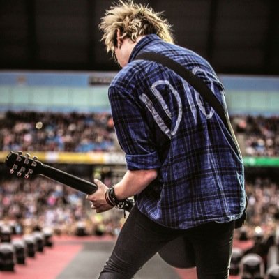 HELPMEMEETT5SOS's profile picture. Tweet or DM me proof that you clicked and i'll DM you to Mikey, Calum, or 5SOS. Retweet the tweet maybe.. Please help me meet them.. i'm @mikeycliffwhore (: