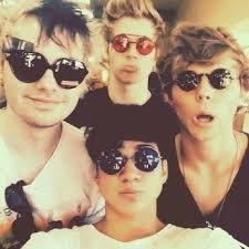 fluffyxmikey's profile picture. 