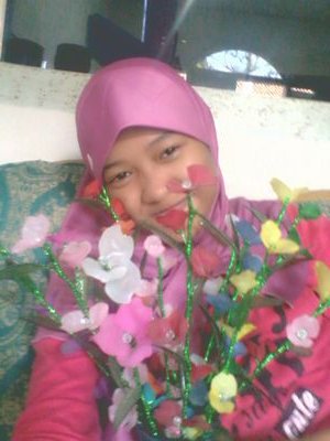 Hi, aku Annisah... Follow aku ya dijamin aku follback