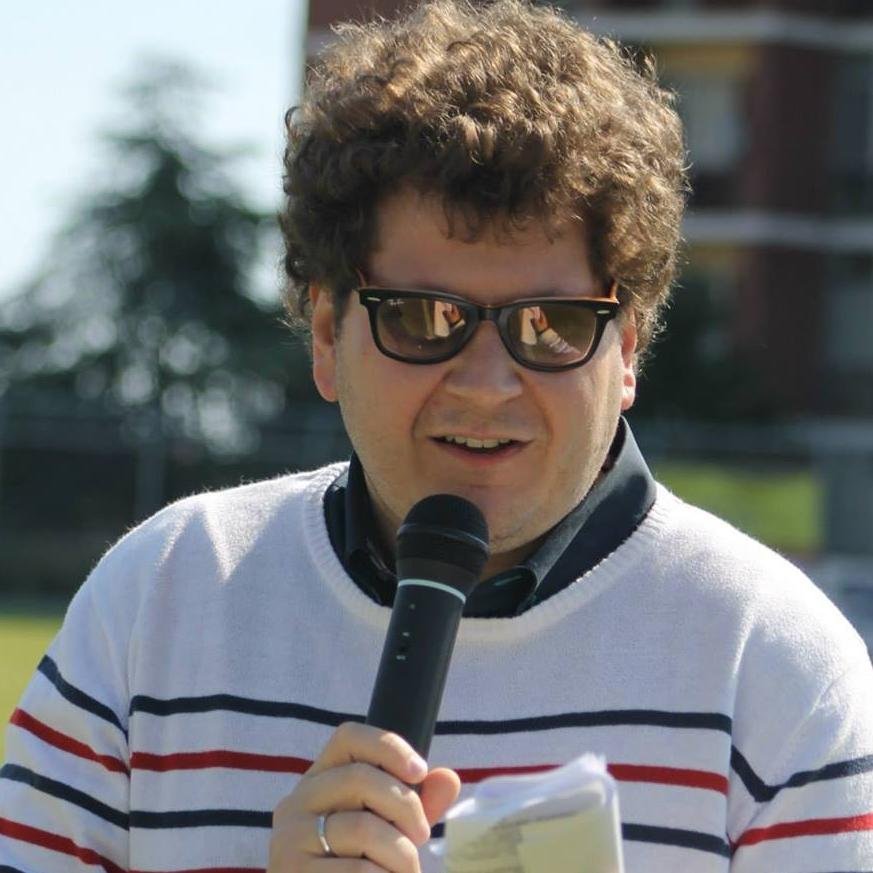 Giornalista (Chiaro Quotidiano e Il Messaggero Abruzzo). In cerca di storie da raccontare, forse è la cosa che mi riesce meglio